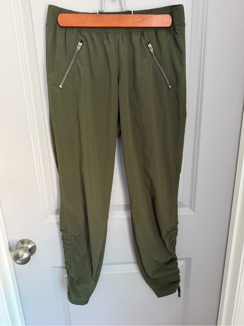 Athleta Olive Green Zip-Pocket Joggers size 2